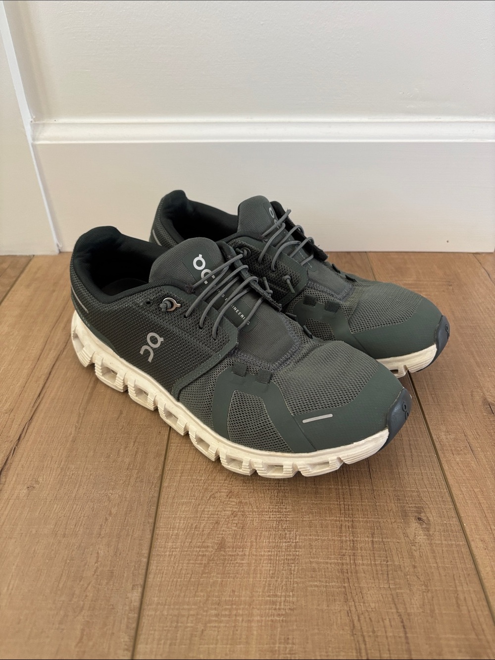 On Cloud Mens sneaker size 7